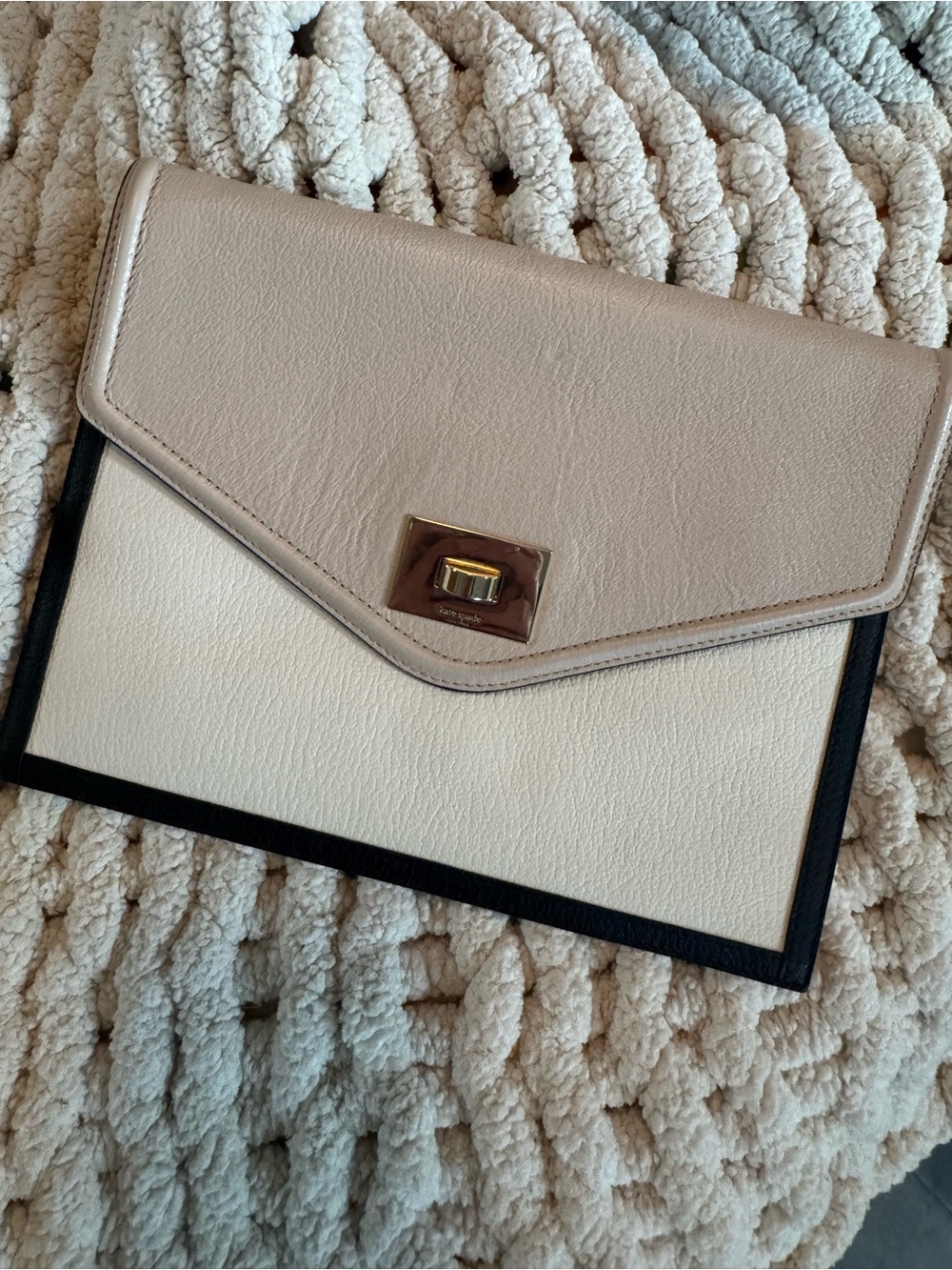 Kate Spade Walter Place Mallo Leather Envelope Clutch Turnlock
Cream Beige Black